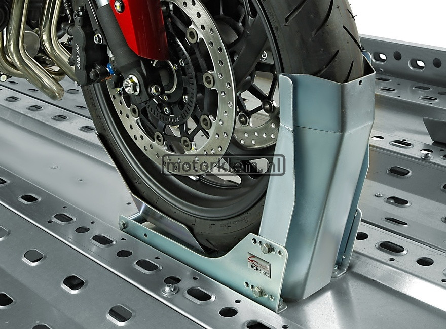 Motor op aanhanger vervoeren met de Steadystand Fixed